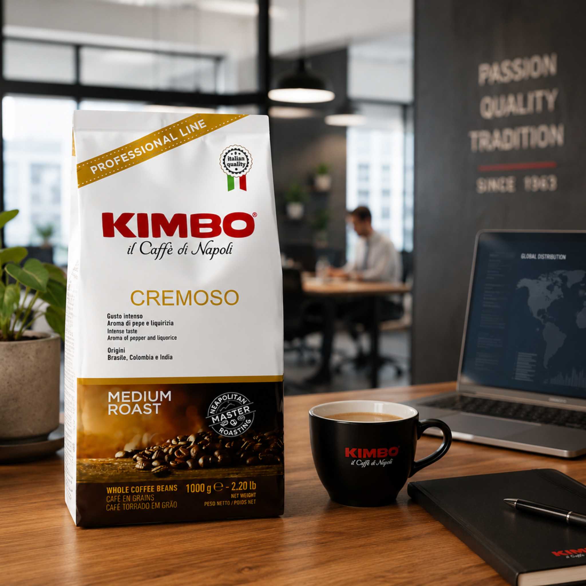 A package of Kimbo Cremoso whole coffee beans, 1kg, with medium roast. Wholesale supply coffee for offices, horeca and hospitality.