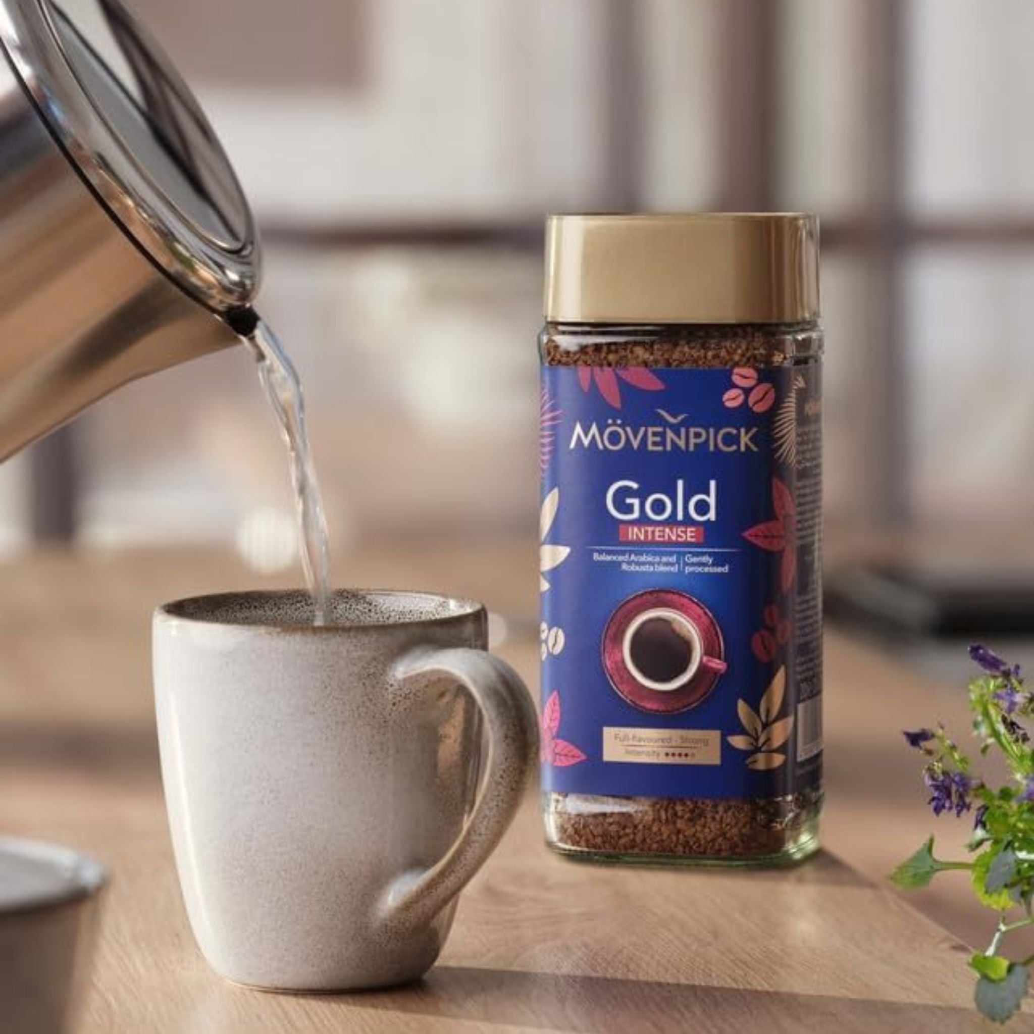 GardenState – Mövenpick Gold Instant Coffee in 200g jars, featuring two variants: Original made from 100% Arabica with medium roast and Intense made from Arabica and Robusta with dark roast, ideal for offices, hotels, and catering use.